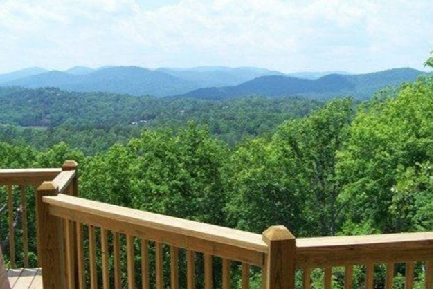 Satee Nacoochee Cabin Rental with View of Mountain